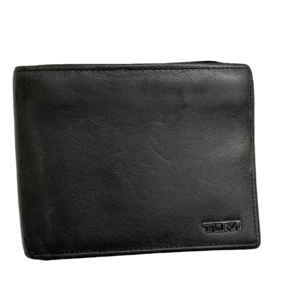 Tumi black leather mens wallet